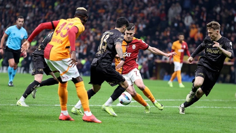 Trabzonspor ile Galatasaray karşı karşıya gelecek! İşte dev maç öncesi muhtemel 11'ler - Resim : 1
