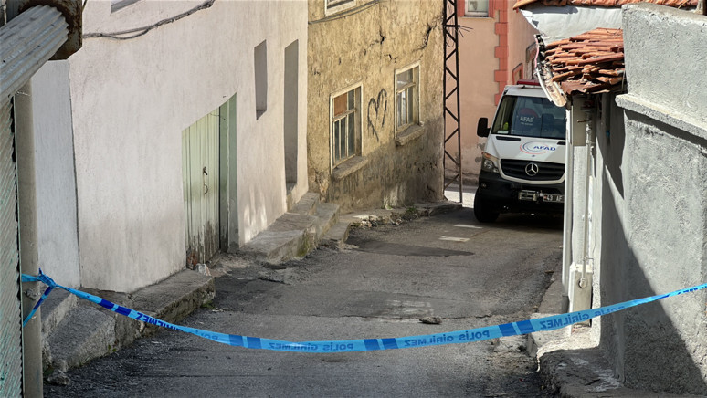 Kayıp genç kızın bir yıl sonra cenazesi bulundu… Evinin bahçesinde üzerine beton dökmüşler - Resim : 3