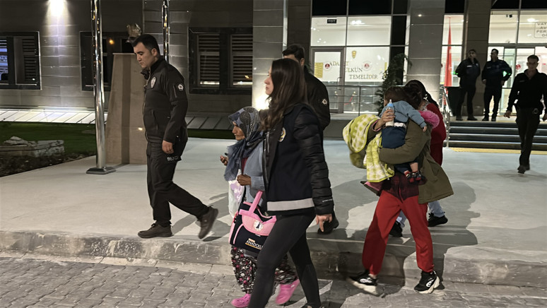 Kayıp genç kızın bir yıl sonra cenazesi bulundu… Evinin bahçesinde üzerine beton dökmüşler - Resim : 4