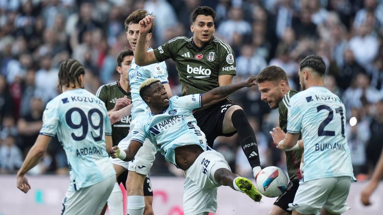 Beşiktaş'tan 4-1'lik galibiyet! Siyah-beyazlılar, Adana Demirspor'u mağlup etti - Resim : 1