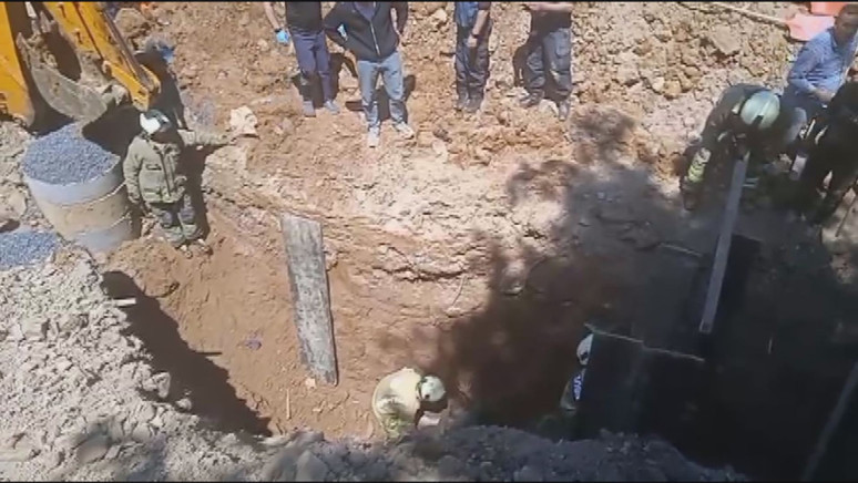 Çekmeköy'de inşaat alanında göçük: 2 işçi toprak altında kaldı - Resim : 1