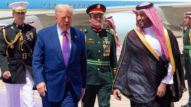 ABD Başkanı Donald Trump Suudi Arabistan’a ulaştı - Resim : 1