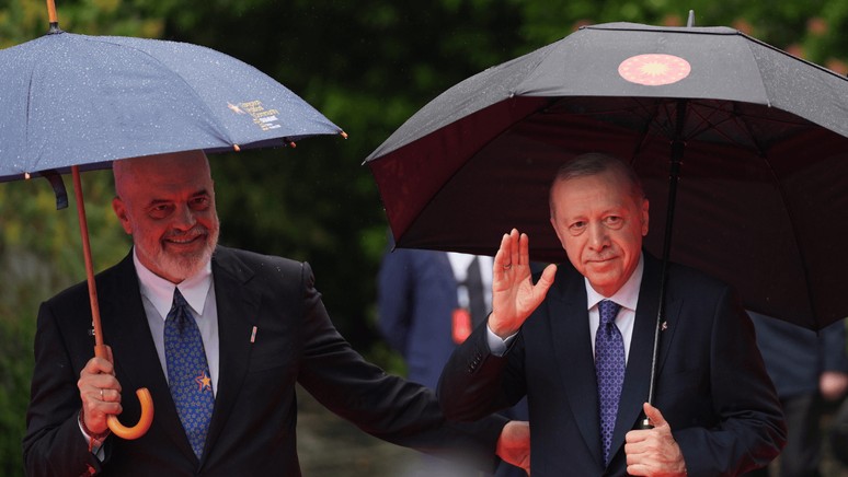 Cumhurbaşkanı Erdoğan Arnavutluk'ta: Silahların susması için kritik dönemeçteyiz - Resim : 1
