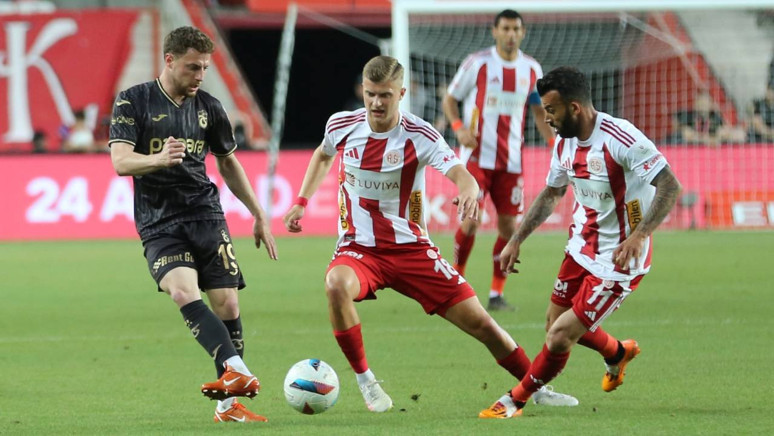 Trabzonspor, deplasmanda Antalyaspor'u 2-0'la geçti - Resim : 2