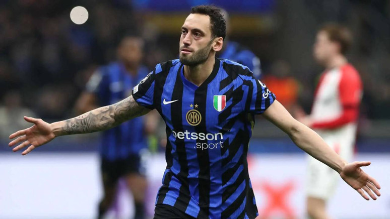 Galatasaray'da Hakan Çalhanoğlu transferiyle ilgili yeni gelişme! Menajeri İstanbul'a gelecek - Resim : 1