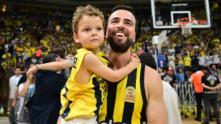Fenerbahçe Beko Kaptanı Melih Mahmutoğlu: 'Bu sezon bizim için inanılmaz geçti' - Resim : 1