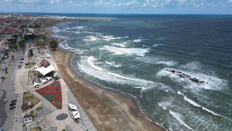 Kırmızı bayrak çekildi: Denize girmek yasak! - Resim : 1