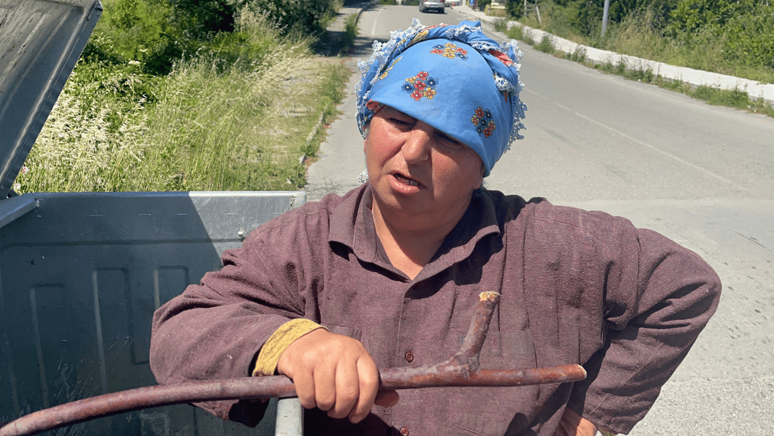 Sinop’ta 14 yıldır çöpten topladıkları ile yaşıyor! Hem ailesine hem hayvanlara bakıyor - Resim : 1