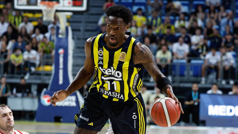 Fenerbahçe'nin yıldız ismi takımdan ayrılıyor! Bu haber taraftarı adeta yıktı - Resim : 1