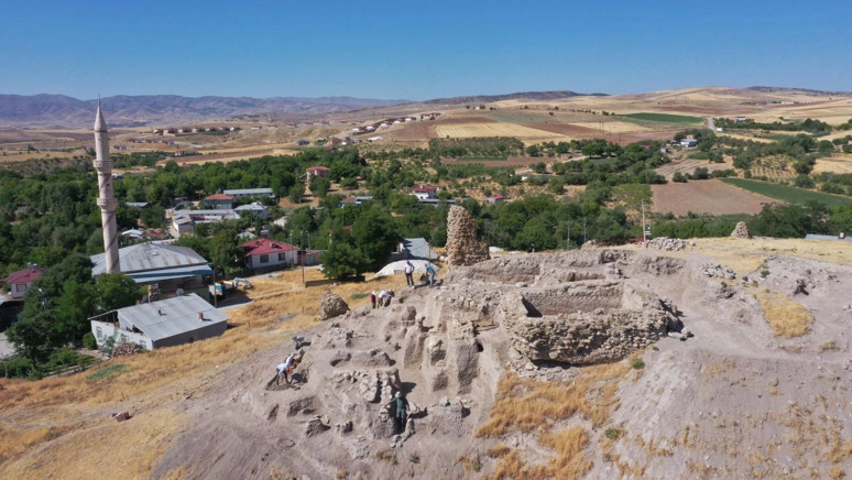 Türkiye’de bir ilk: 6 bin yıllık tapınak keşfedildi - Resim : 1