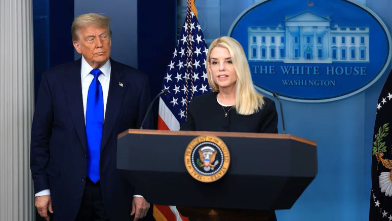 Trump, Epstein davasında bir ileri bir geri: 'Tutanakları yayınlayın' - Resim : 1