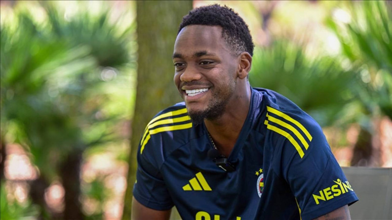 Fenerbahçeli Jhon Duran'dan Osimhen'e gönderme! 'Ne o benden üstün ne de ben ondan üstünüm' - Resim : 1