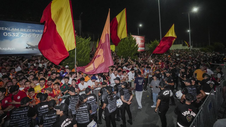 Victor Osimhen, İstanbul'a geldi! Yıldız golcü, Galatasaray ile sözleşme imzalayacak - Resim : 1