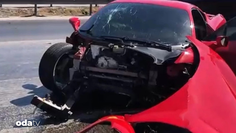 OTO TAMİRCİ FERRARİ İLE KAZA YAPTI