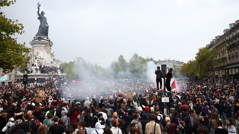 Macron’un neoliberal politikası çöktü - Resim : 1