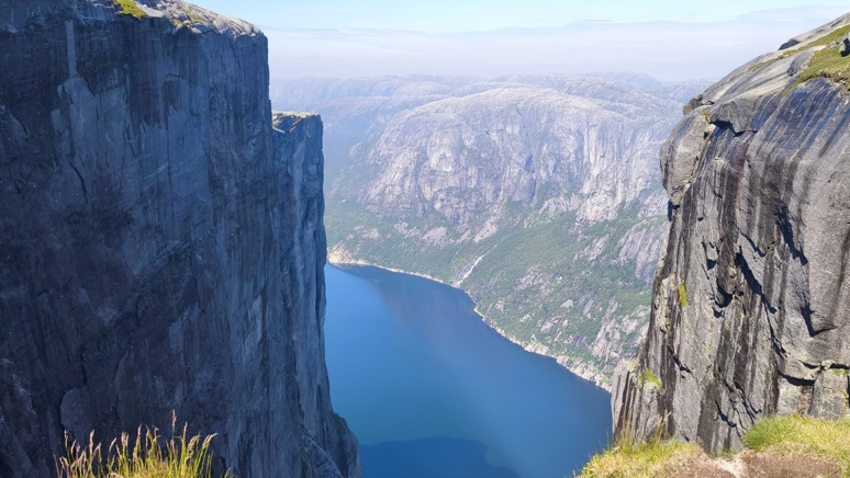 Norveç'in en tehlikeli kayası Kjeragbolten! Terlikle çıkan bir gezginin notlarından - Resim : 8