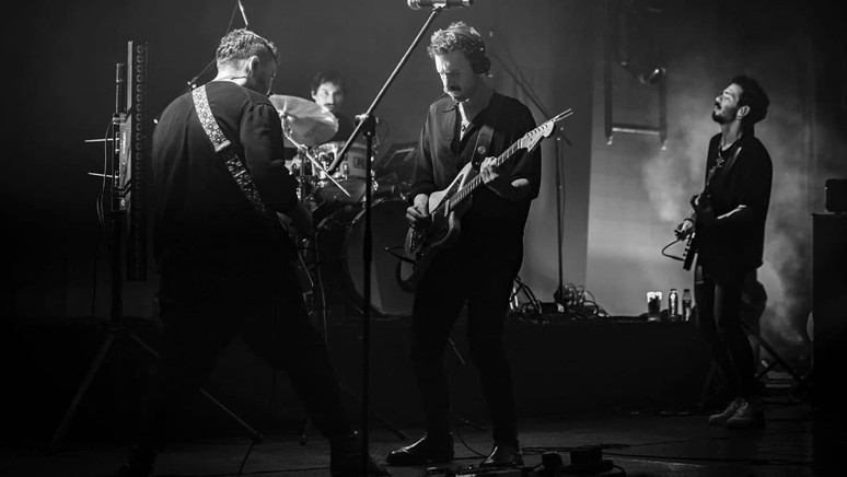 Adamlar grubu dağıldı mı