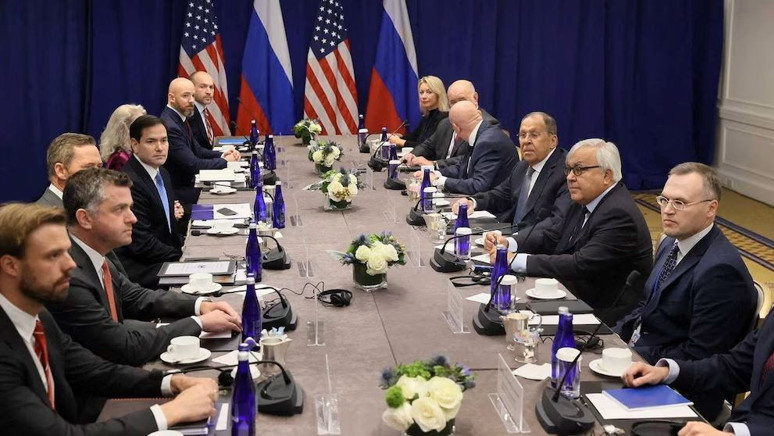 Trump'ın kıvrak dönüşünün ardından Rus ve ABD dışişleri bakanları bir araya geldi - Resim : 1