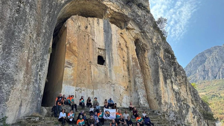 Moria Madenleri kapısını anımsatıyor