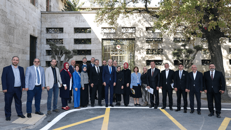 Numan Kurtulmuş, Büyük Aile Platformu'nu kabul etti: 'Ekranda çürümeye dur de' kampanyasında 105 bin imza toplandı - Resim : 1