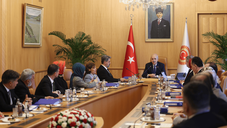 Numan Kurtulmuş, Büyük Aile Platformu'nu kabul etti: 'Ekranda çürümeye dur de' kampanyasında 105 bin imza toplandı - Resim : 2