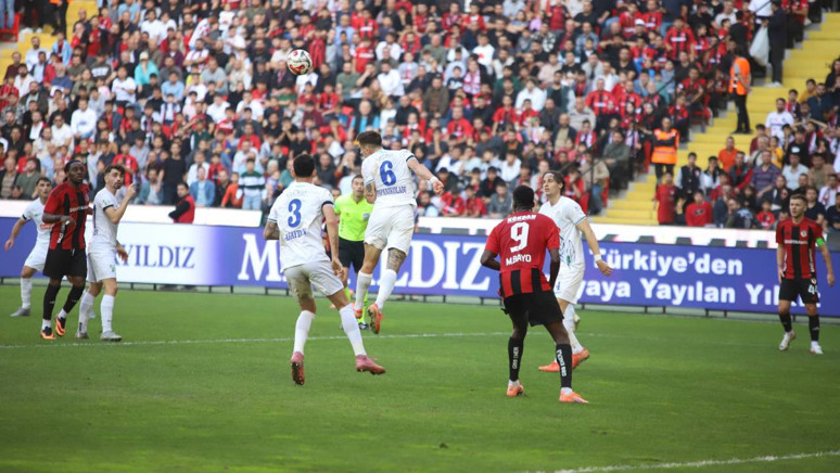 4 gollü maçta kazanan yok! Gaziantep FK ile Çaykur Rizespor, 2-2 berabere kaldı - Resim : 2