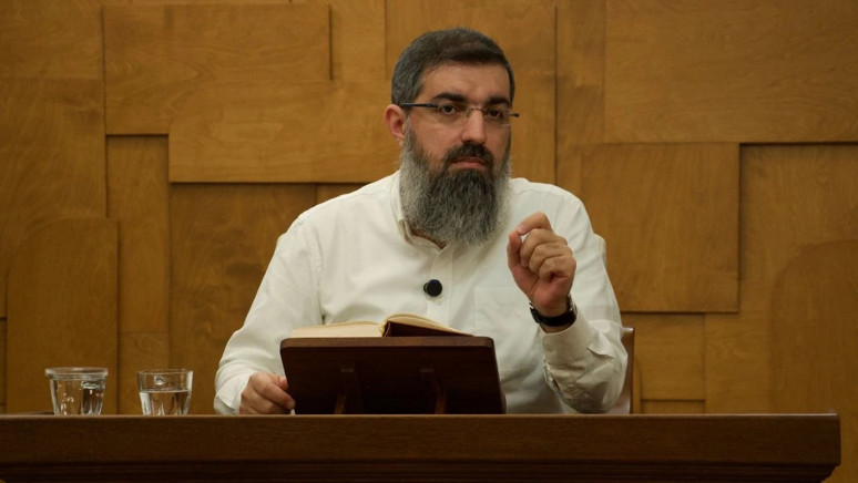 Halis Bayancuk kimdir