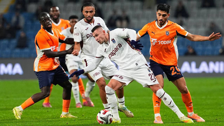 7 gollü maçta kazanan Trabzonspor! Bordo-mavililer, Başakşehir'i 4-3 yendi - Resim : 1