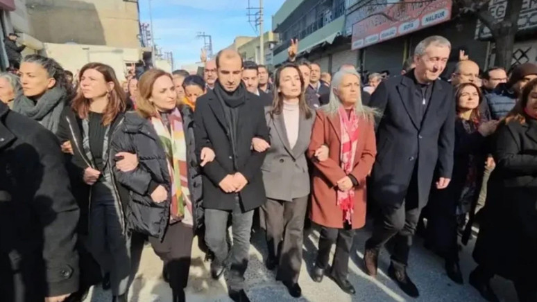 DEM ateşle oynadı! Nusaybin’de tehlikeli kışkırtma - Resim : 1