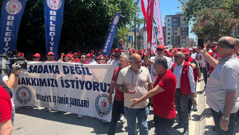 İzmir Büyükşehir’de TİS görüşmeleri tıkandı: Belediye işçileri eyleme başladı - Resim : 1