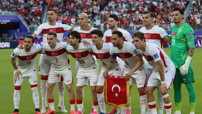 Saha dışı futbolu yuttu - Resim : 1