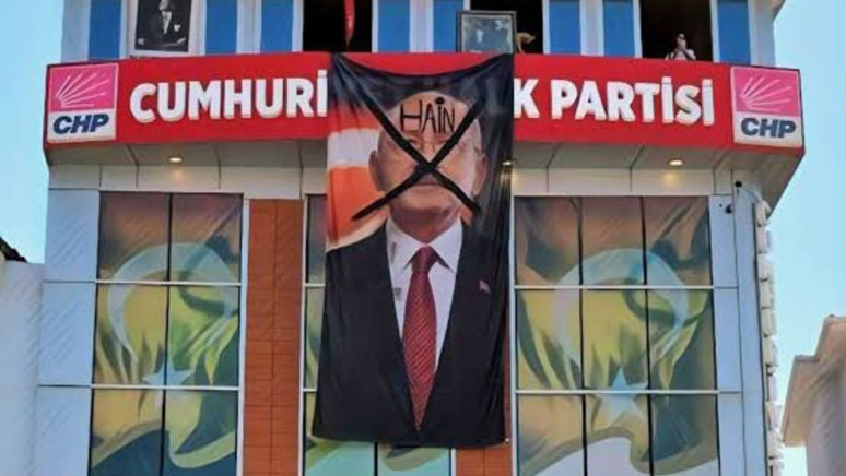 CHP’de pankart saygısızlığı: ‘İmamoğlu/Özel çizgisinin ne olduğunu gösteriyor’ - Resim : 1