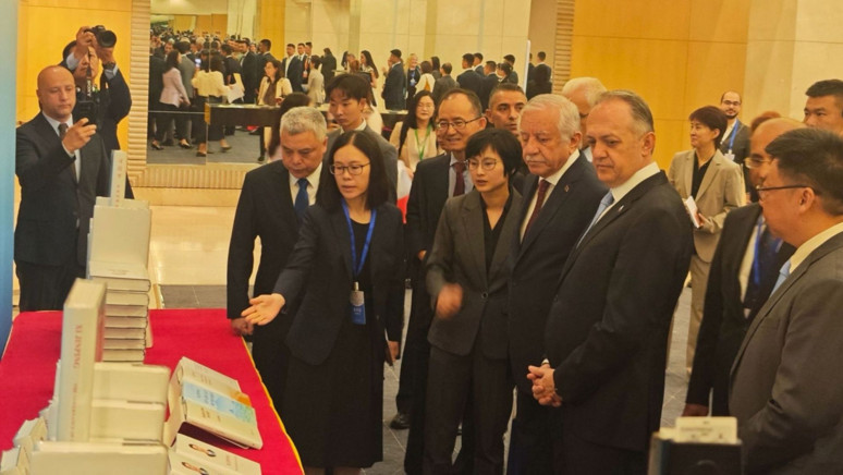 Çin buluşmasında dikkat çeken konuk: Xi Jinping’in kitabı hangi MHP’linin elinde? - Resim : 2