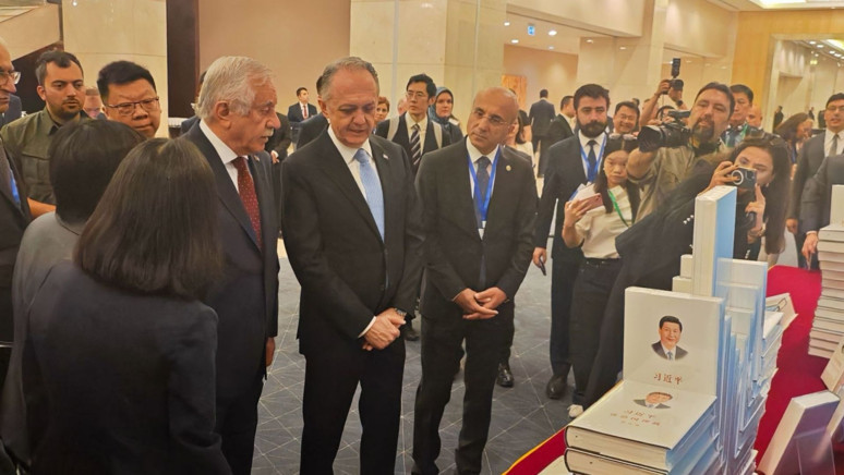 Çin buluşmasında dikkat çeken konuk: Xi Jinping’in kitabı hangi MHP’linin elinde? - Resim : 3