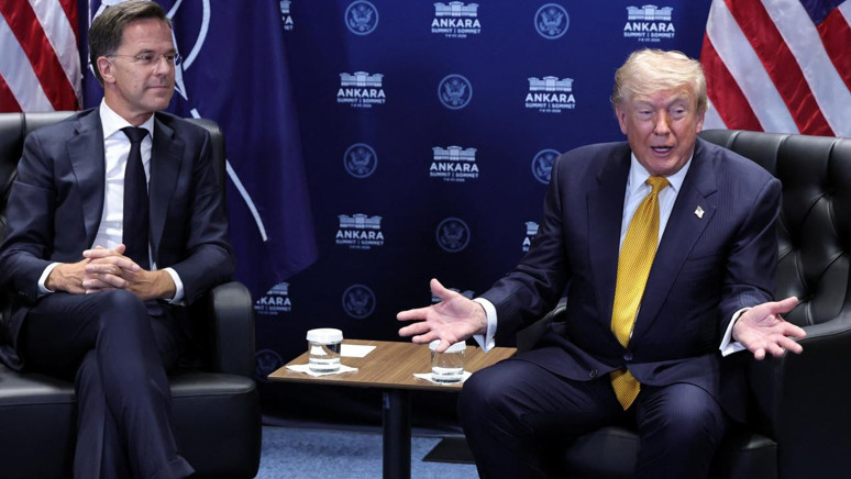 Ayaklarına halılar serdiğiniz Trump Ankara'ya geldi İran'ı vurdu - Resim : 1