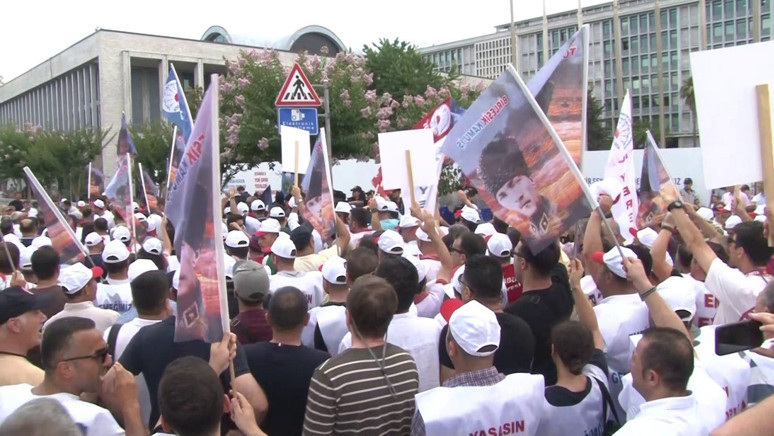 İBB emekçileri belediye binasına dayandı: ‘Çocuklarımızın rızkına göz dikenlere yazıklar olsun’ - Resim : 1