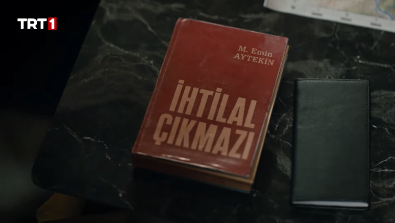 FETÖ'cü generalin elindeki kitap! TRT belgeselinde dikkat çeken ayrıntı... - Resim : 2