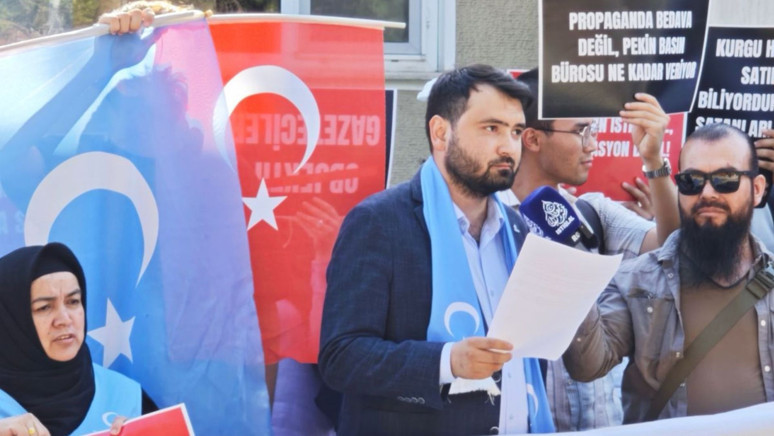Doğu Türkistan ayrılıkçıları gazetecilerin ziyaretinden rahatsız - Resim : 1