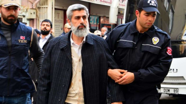 Cemaatin birine bastırırsın parayı, doldurursun kasasını deste deste dolarla, oyları toplarsın - Resim : 1