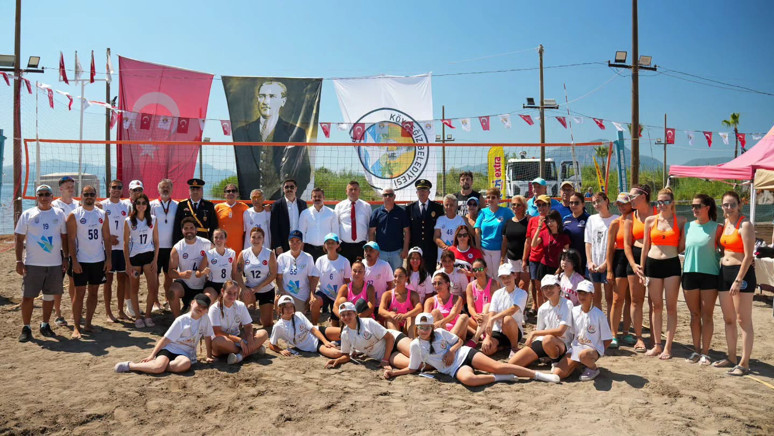 Zafer Bayramı&rsquo;nda voleybol ş&ouml;leni - Resim : 1