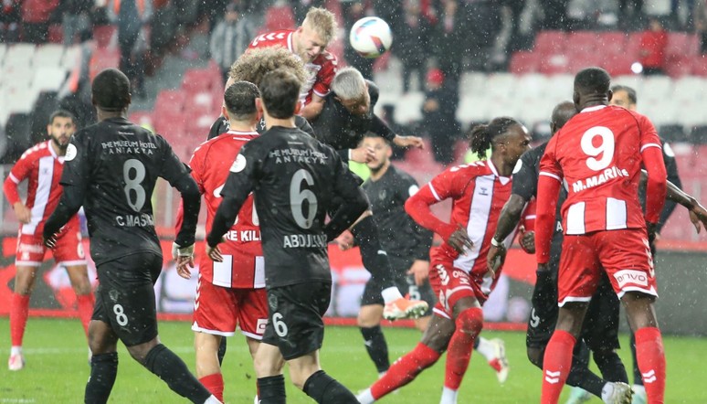 Samsunspor, Hatayspor'u 2-0 mağlup etti - Resim : 2