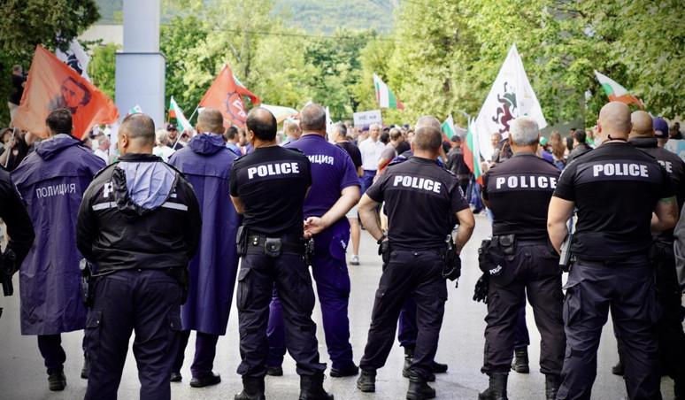 Von der Leyen'in 'mecburi iniş' yapan uçağına Rusların jamming uyguladığı iddiası yalan çıktı - Resim : 1