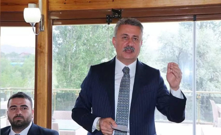 AK Partili Belediye Başkanı Ahmet Sungur gözaltına alındı - Resim : 1