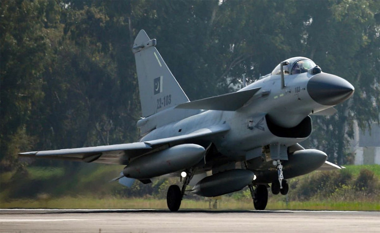 Savunma fuarlarında yıldız, sahada hedef: 4,5 nesil balon Rafale'nin havası Keşmir'de söndü - Resim : 3