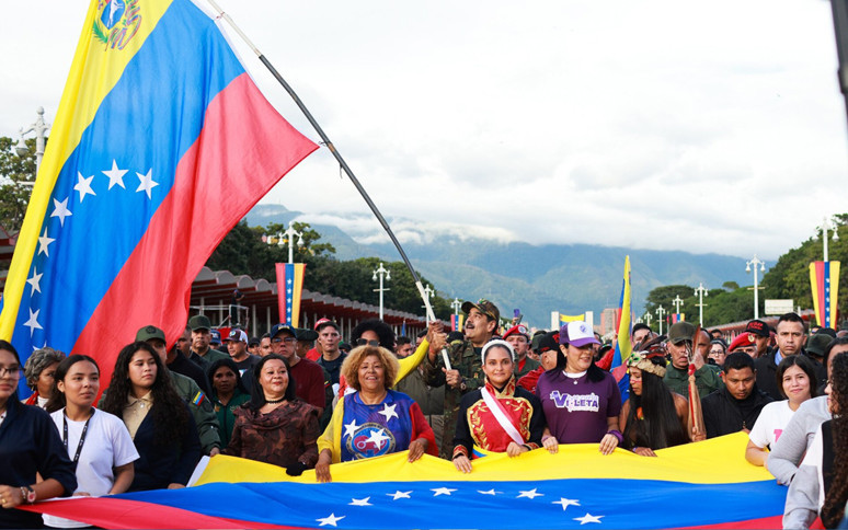 Maduro hükûmeti dimdik ayakta ancak Trump rejimi sallanıyor - Resim : 1