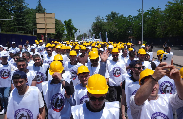 Neoliberal ekonomi duvara tosladı! Kamu işçisine ne zam ne de grev - Resim : 1