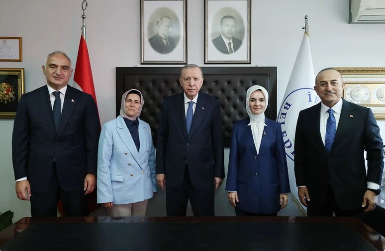 Cumhurbaşkanı Erdoğan'dan sürpriz ziyaret: Bakan Ersoy'un köyüne uğradı - Resim : 1