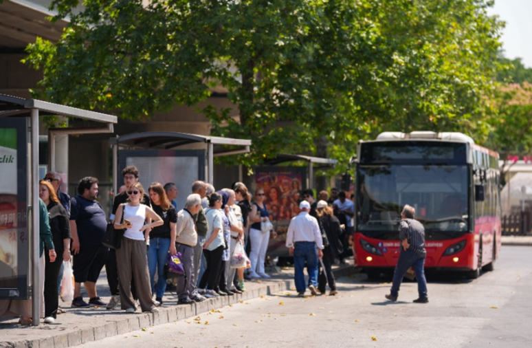 İzmir'de 23 bin işçi grevi sürdürüyor: Belediyeden grev kırıcılık! - Resim : 2