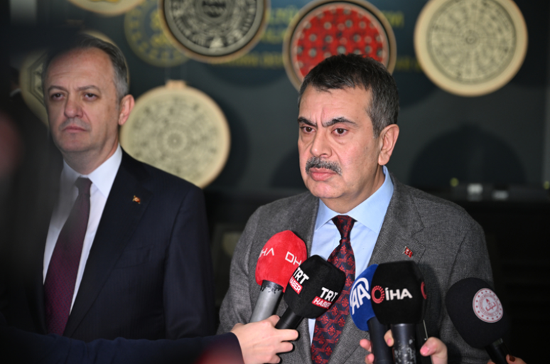 Bakanlık’tan Eğitim Sen’in ‘mor boyalı’ LGBT propagandasına engel - Resim : 2