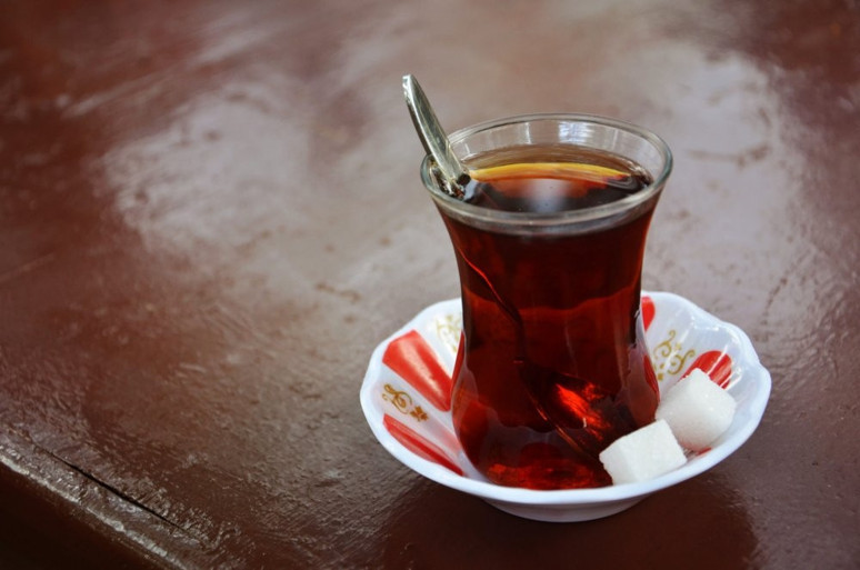 Uzun yaşamak isteyenler dikkat: Herkesin evinde var! Sabahları bir bardak içerseniz... - Resim : 1
